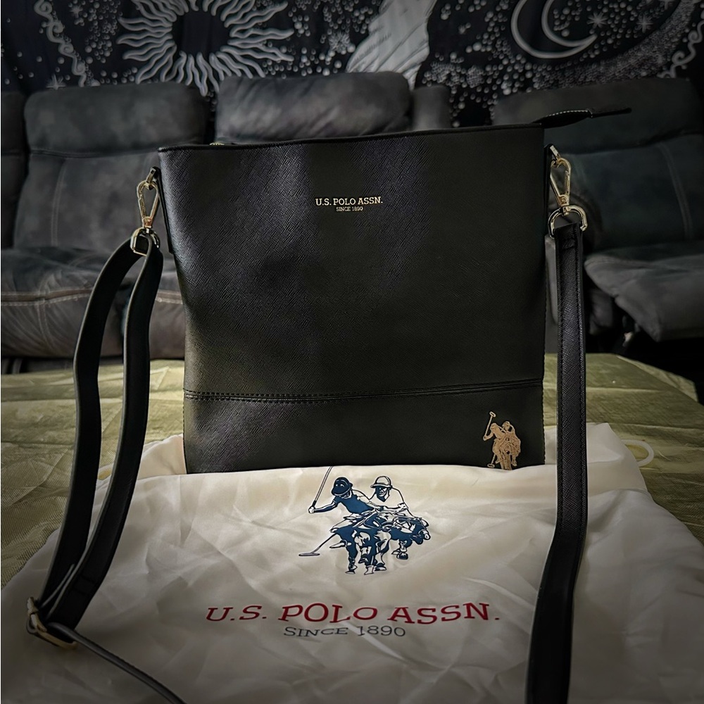 Vintage U.S. Polo Assn.Tan Interior crossbody purse - Picture 6 of 16